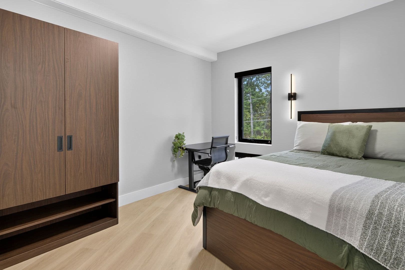 Ithaca Apartment: 201 Oak Avenue