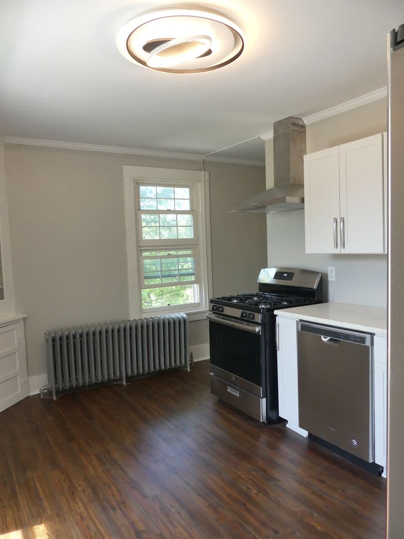Ithaca Apartment: 609 E State St
