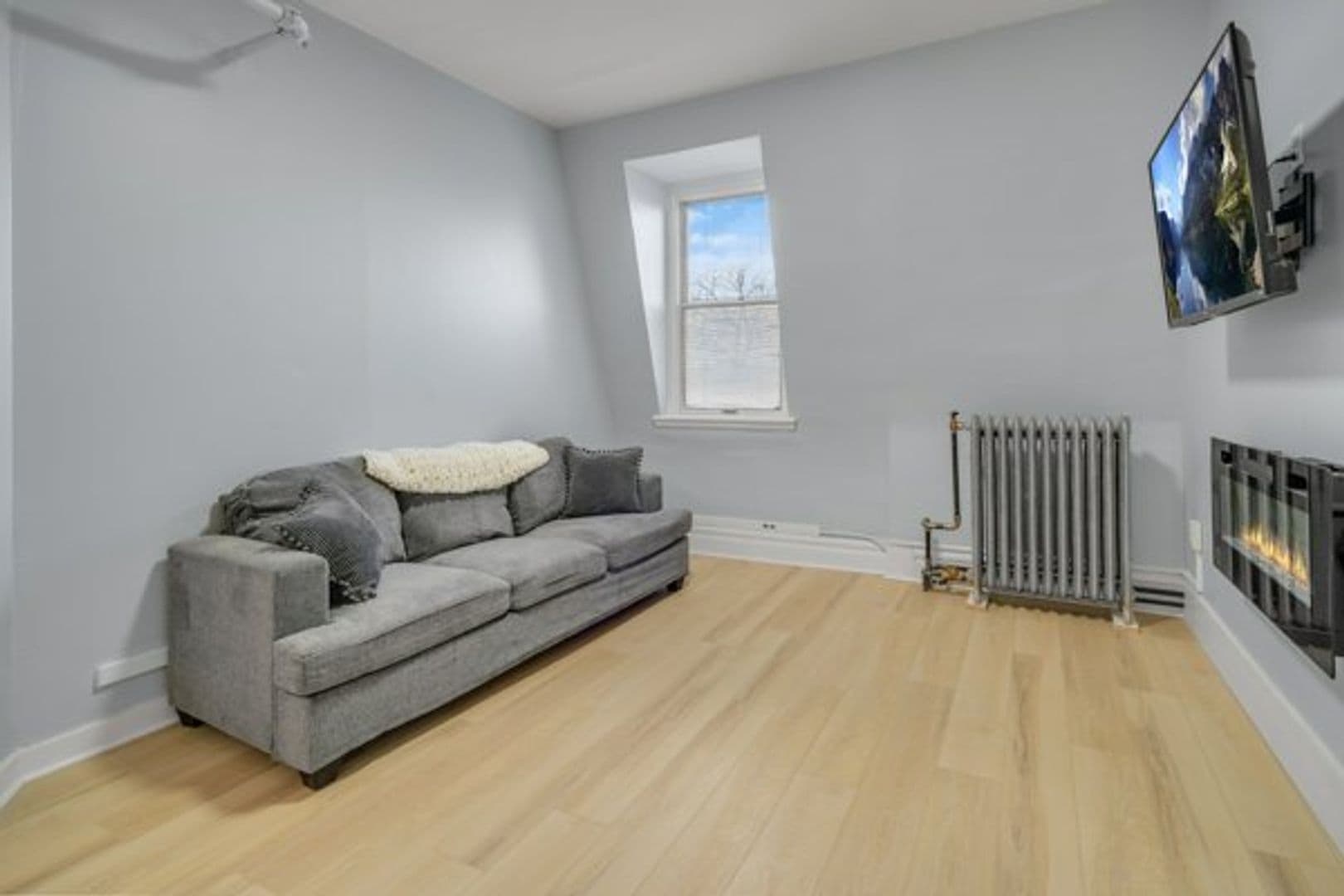 Ithaca Apartment: 702 E State St