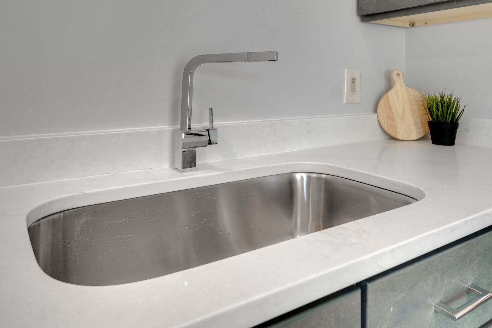 Ithaca Apartment: 601 E State St