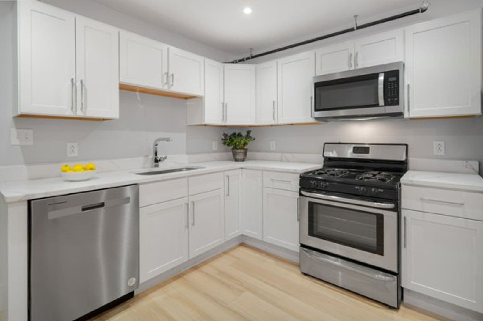 Ithaca Apartment: 702 E State St