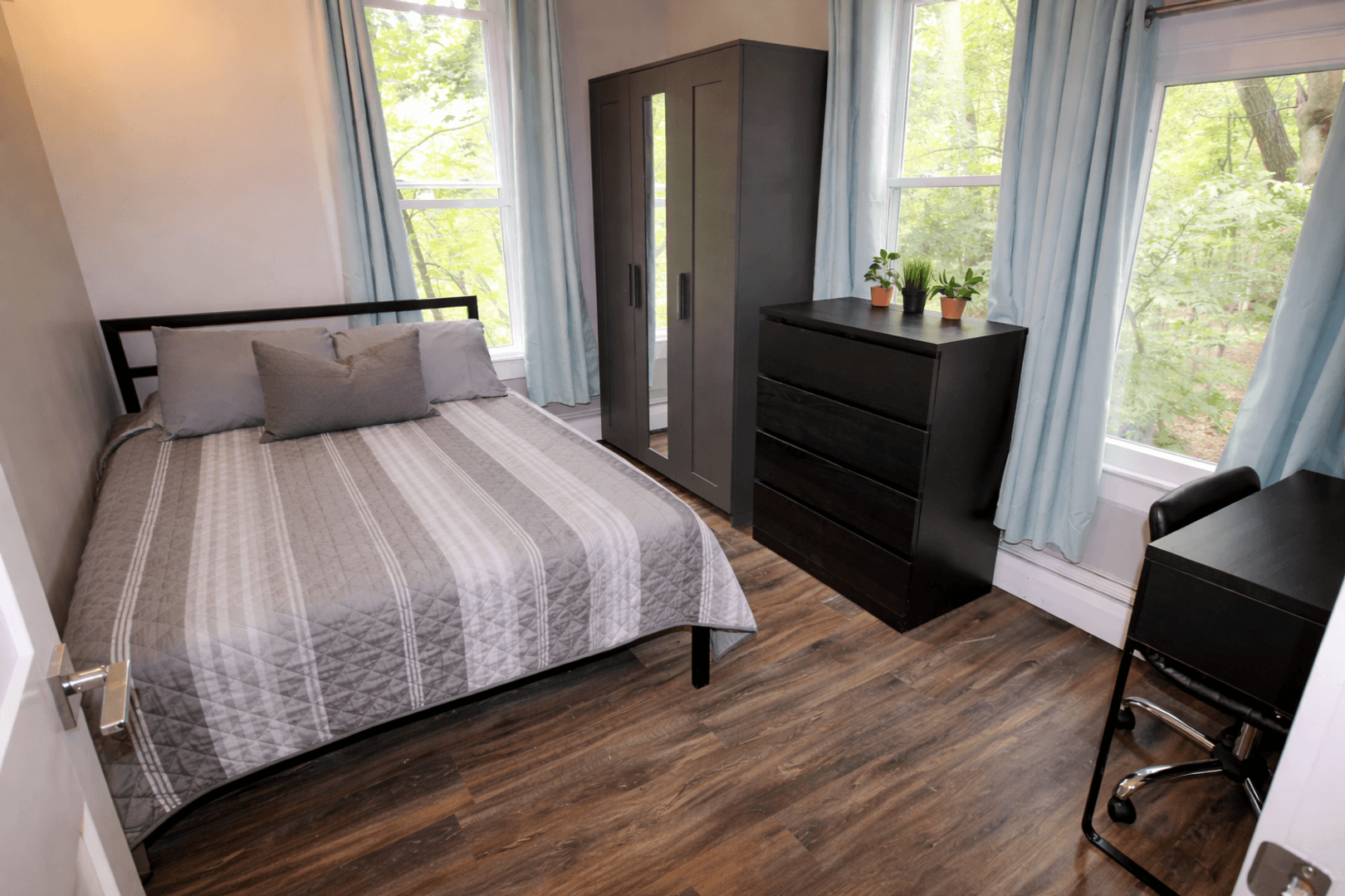 Ithaca Apartment: 522 Stewart Ave