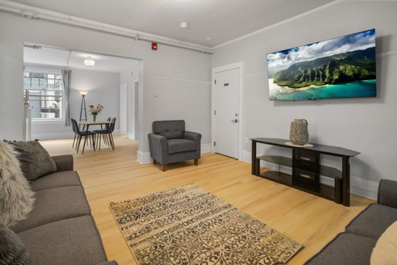 Ithaca Apartment: 210 Delaware Ave