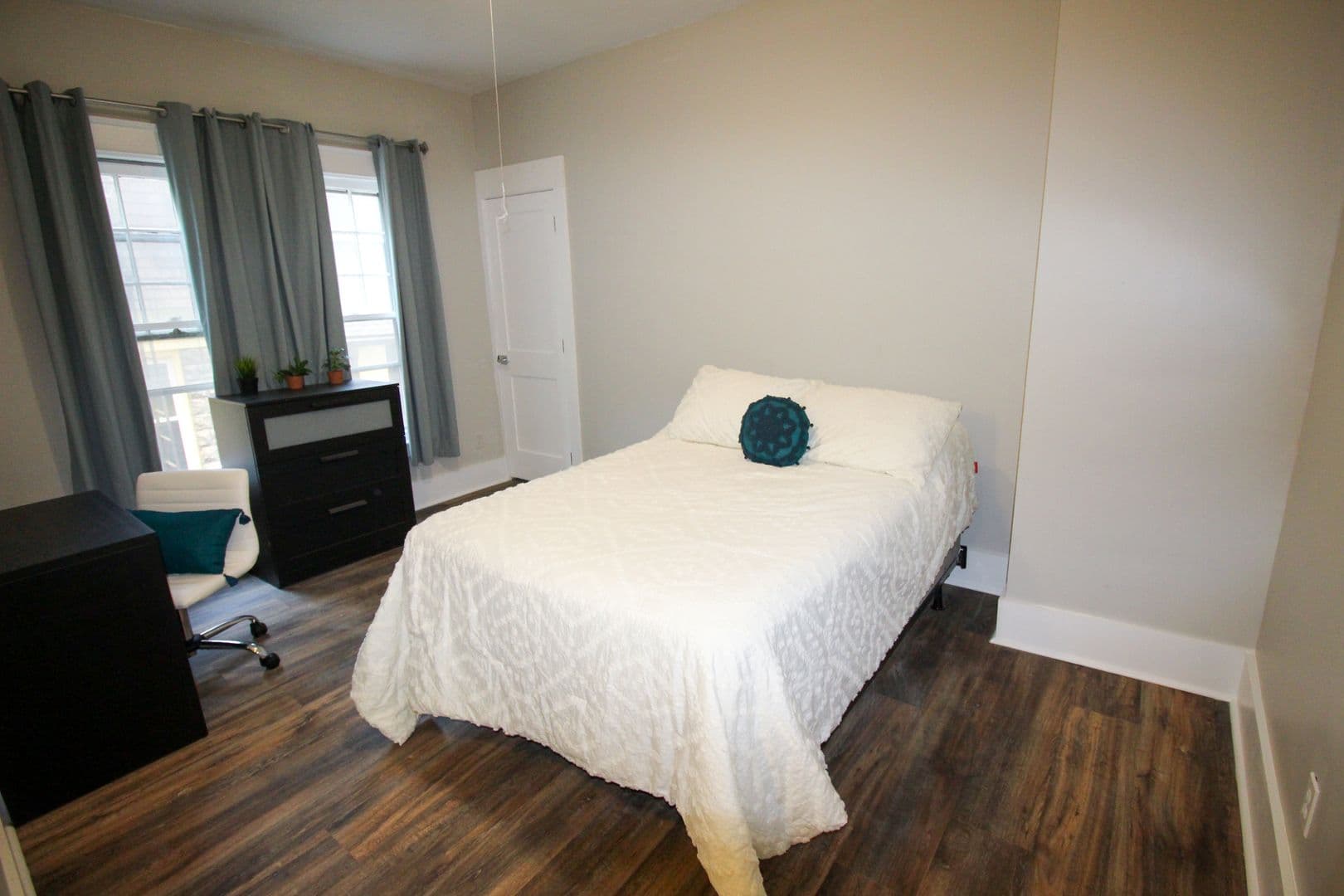Ithaca Apartment: 613 E State St