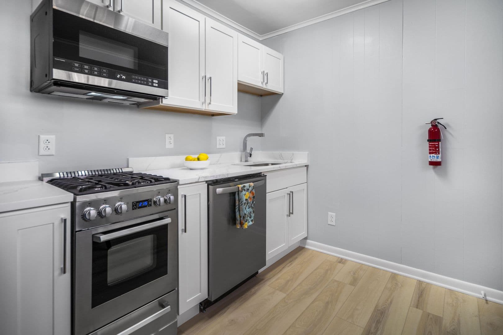 Ithaca Apartment: 104 Harvard Pl