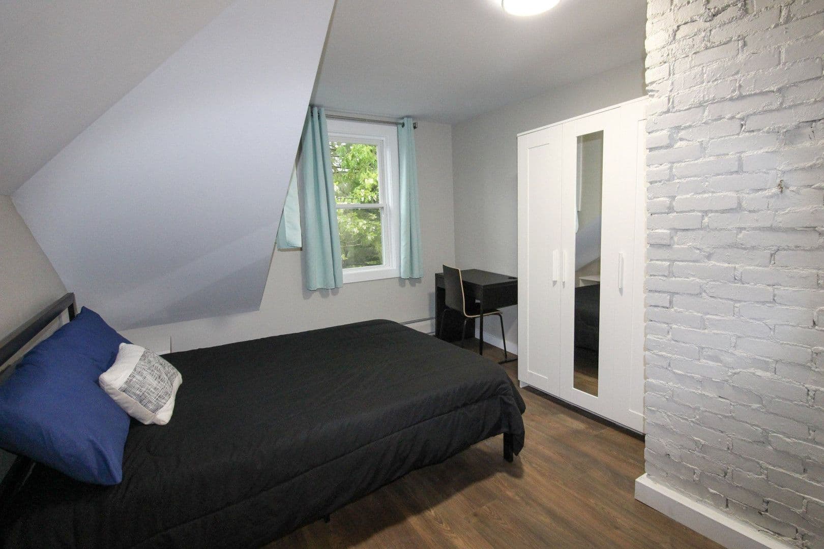 Ithaca Apartment: 522 Stewart Ave