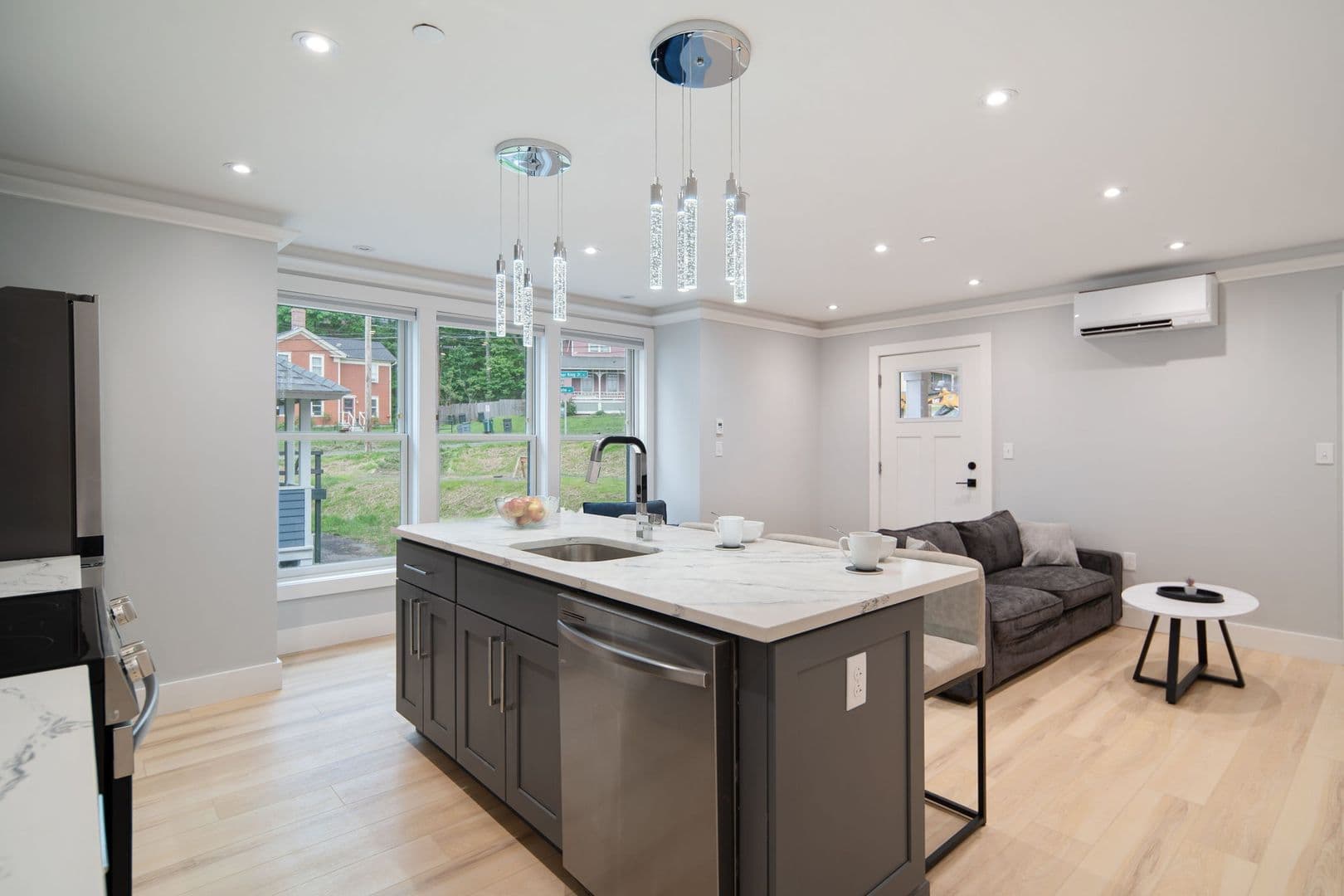 Ithaca Apartment: 601 E State St