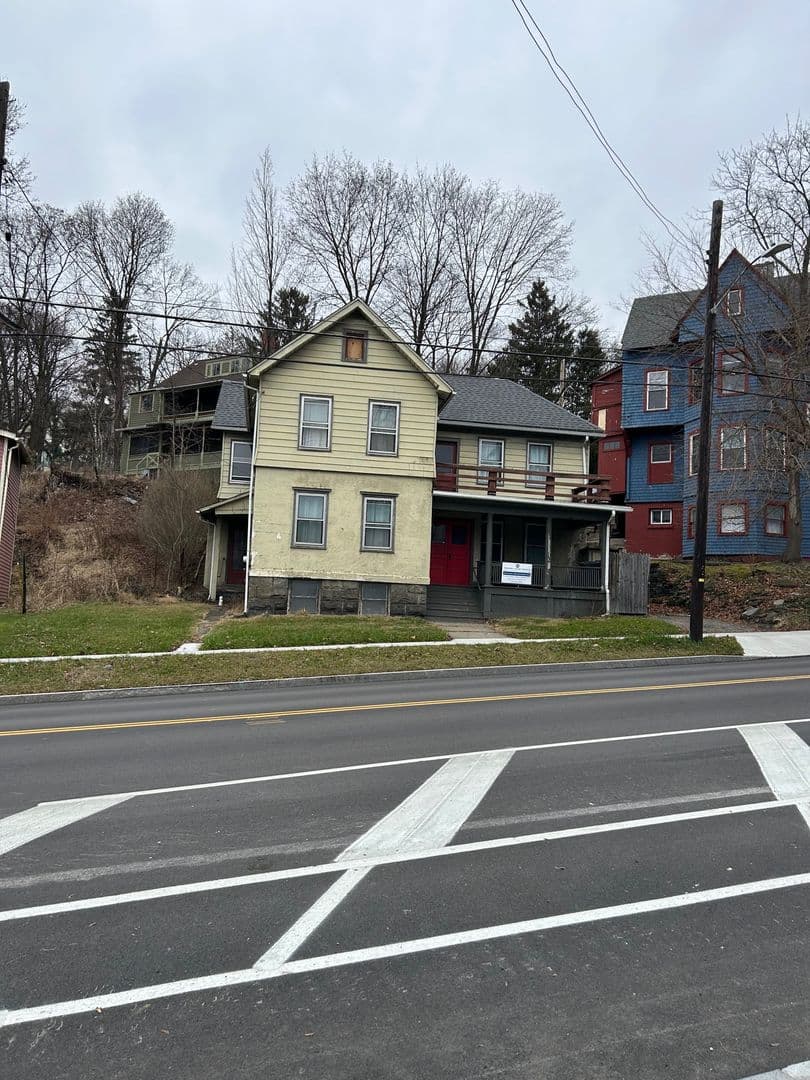 Ithaca Apartment: 613 E State St