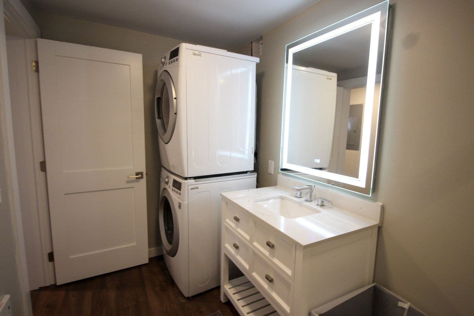 Ithaca Apartment: 522 Stewart Ave
