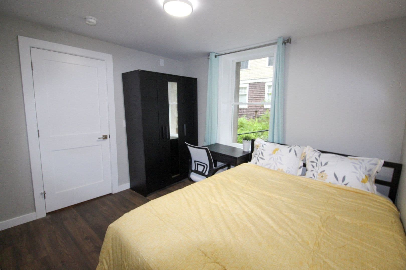 Ithaca Apartment: 522 Stewart Ave