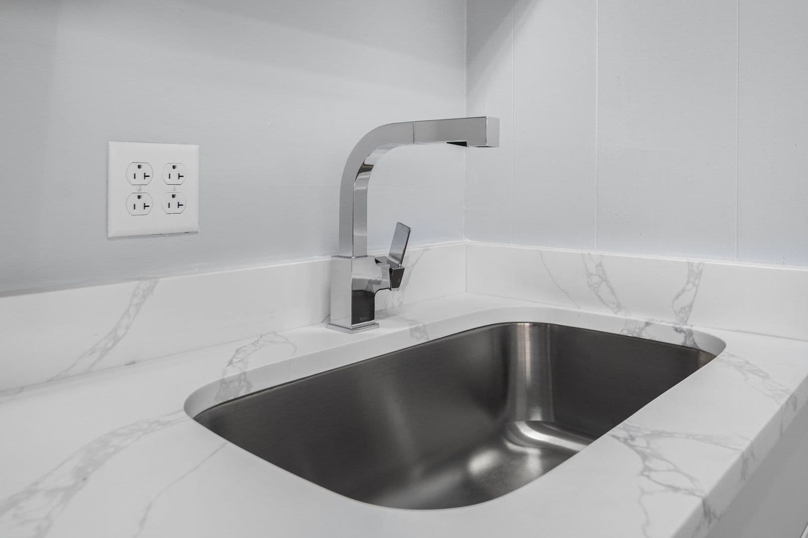 Ithaca Apartment: 104 Harvard Pl