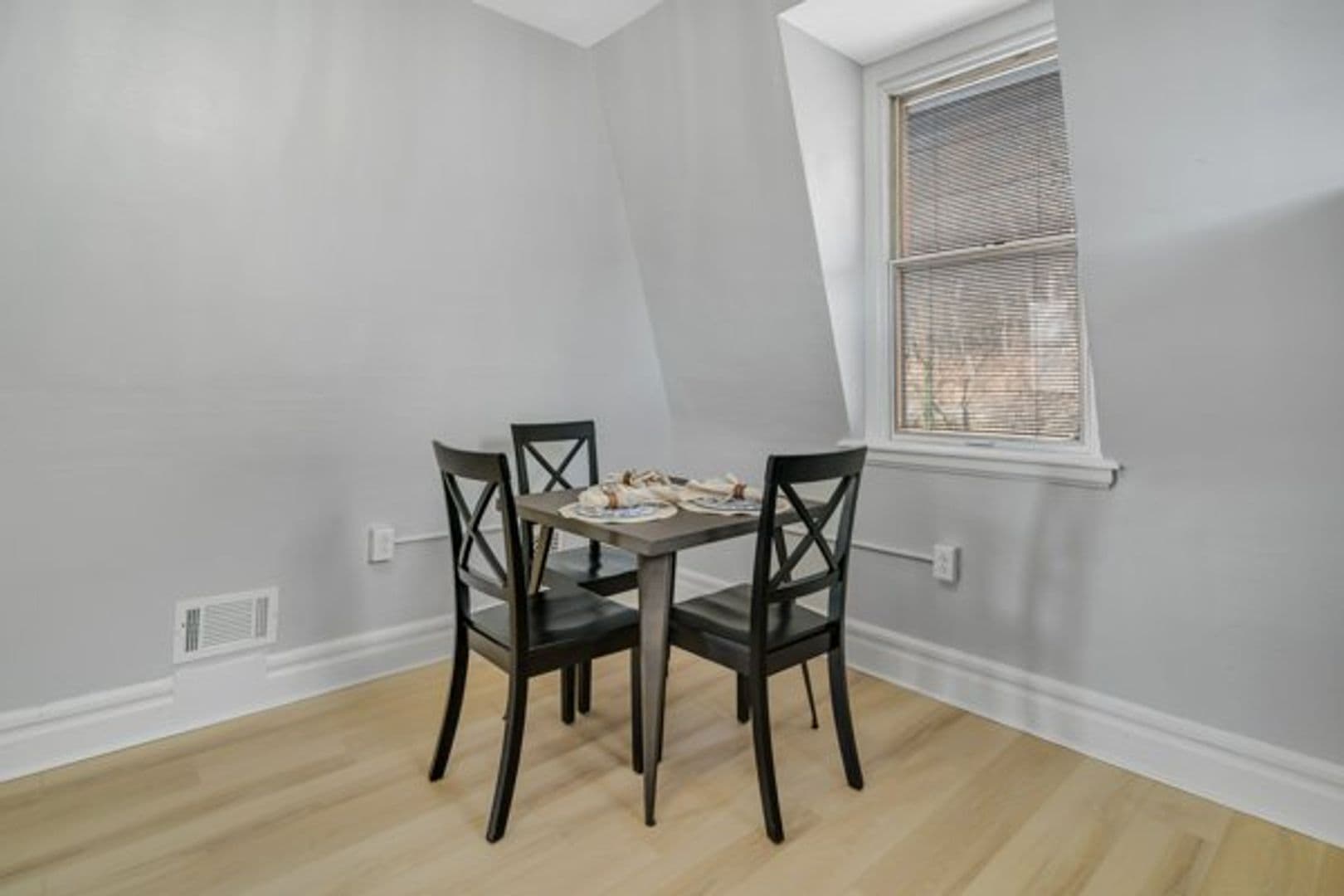 Ithaca Apartment: 702 E State St