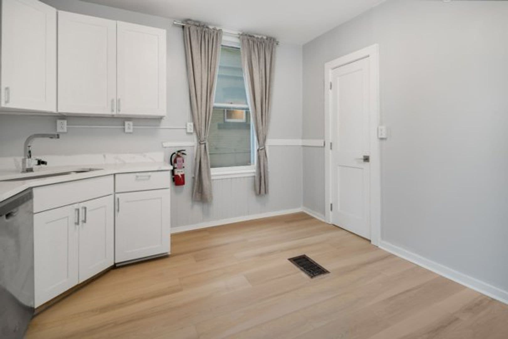 Ithaca Apartment: 702 E State St