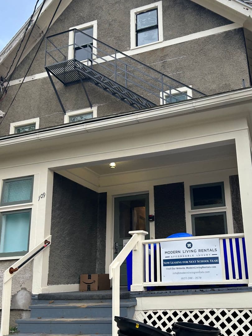 Ithaca Apartment: 109 Williams St