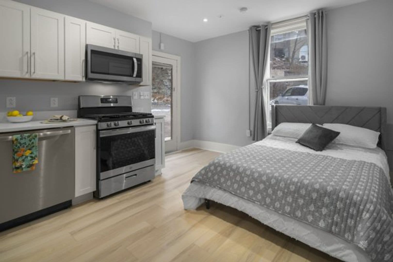 Ithaca Apartment: 702 E State St