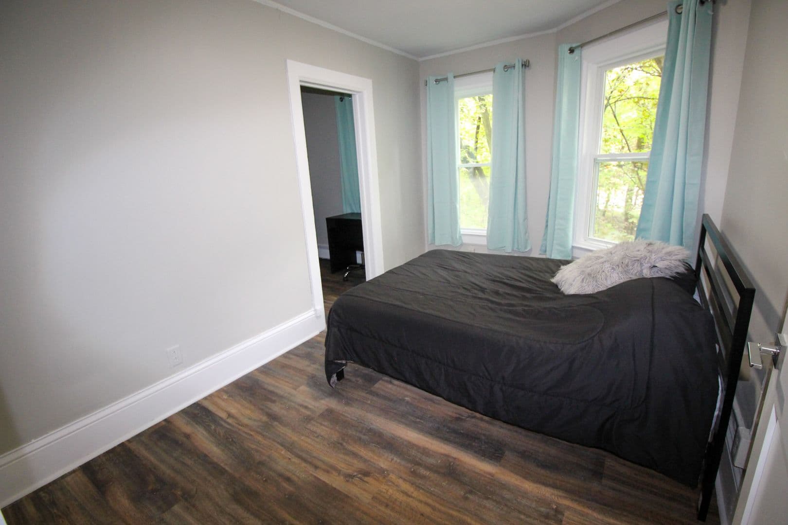 Ithaca Apartment: 522 Stewart Ave
