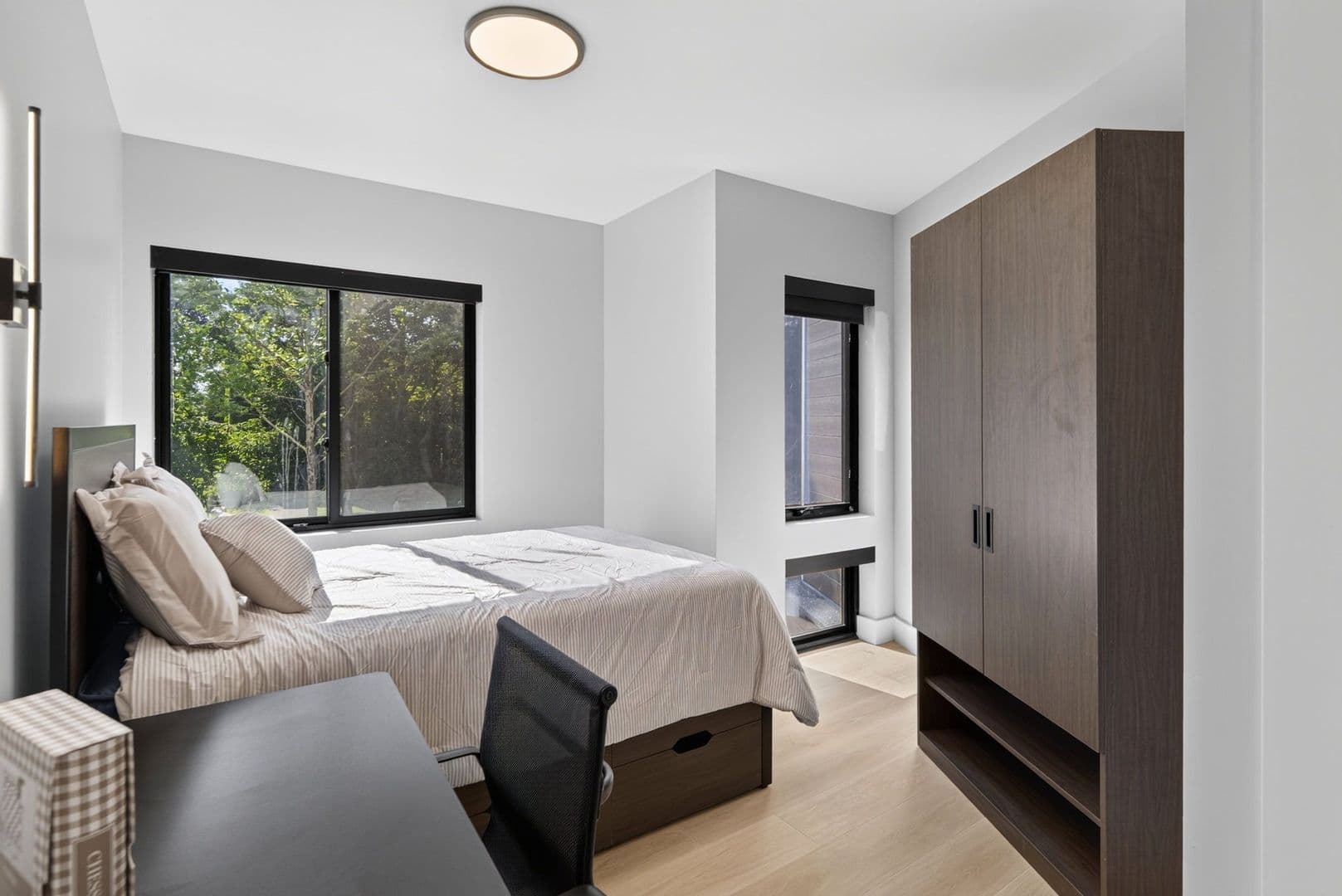 Ithaca Apartment: 201 Oak Avenue