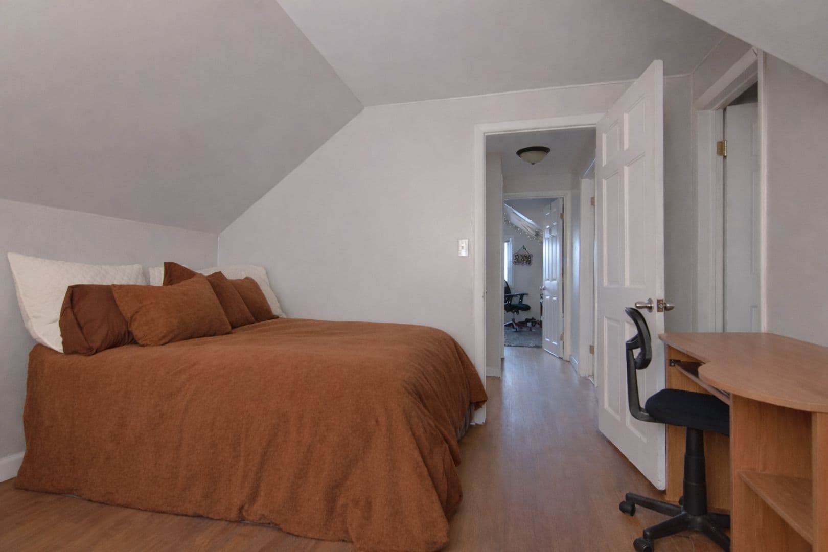 Ithaca Apartment: 605 S Aurora St