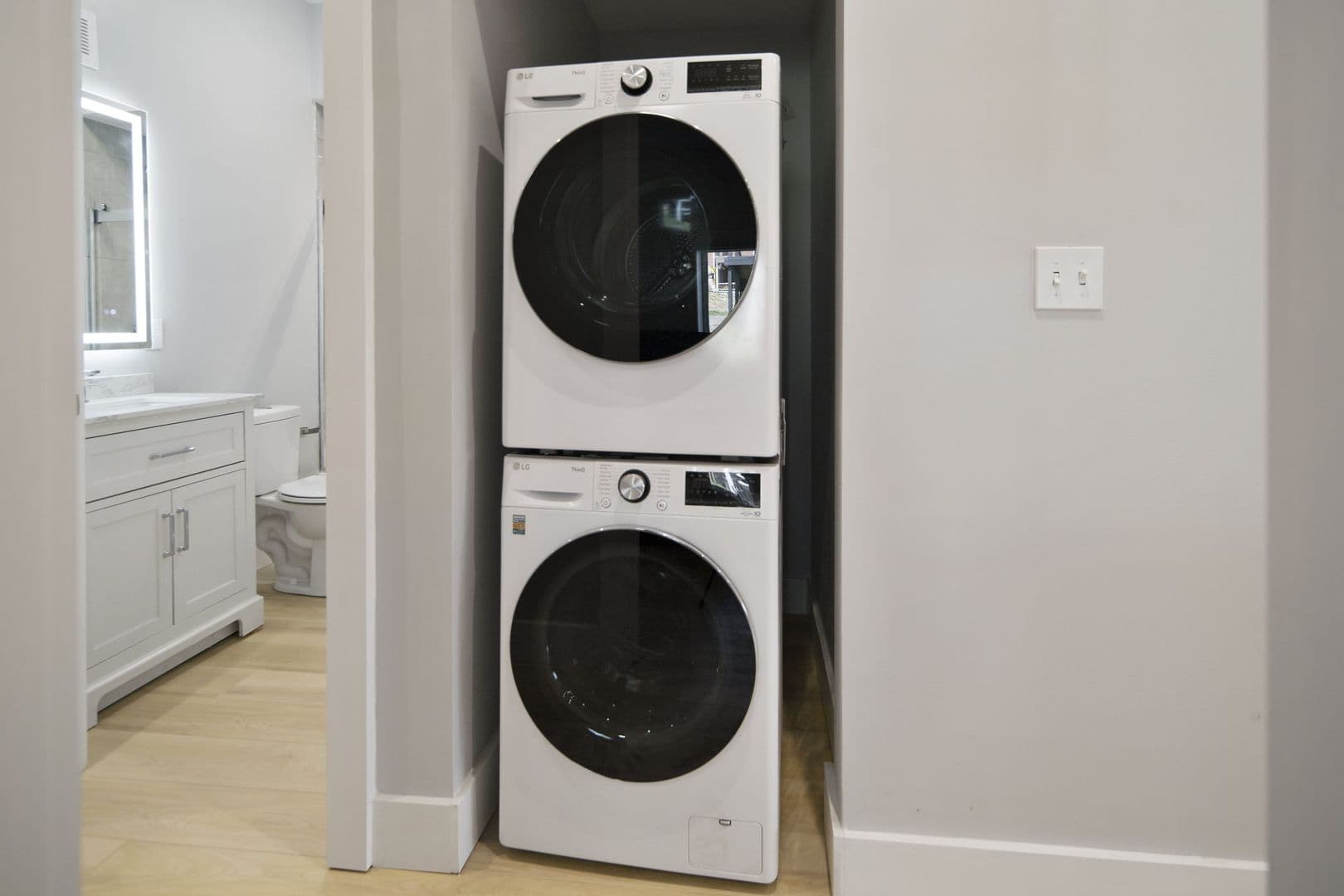 Ithaca Apartment: 601 E State St
