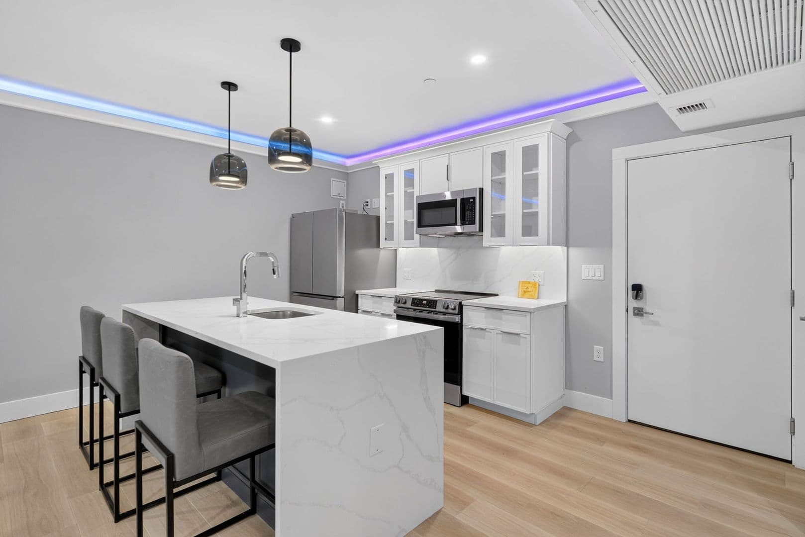 Ithaca Apartment: 201 Oak Avenue