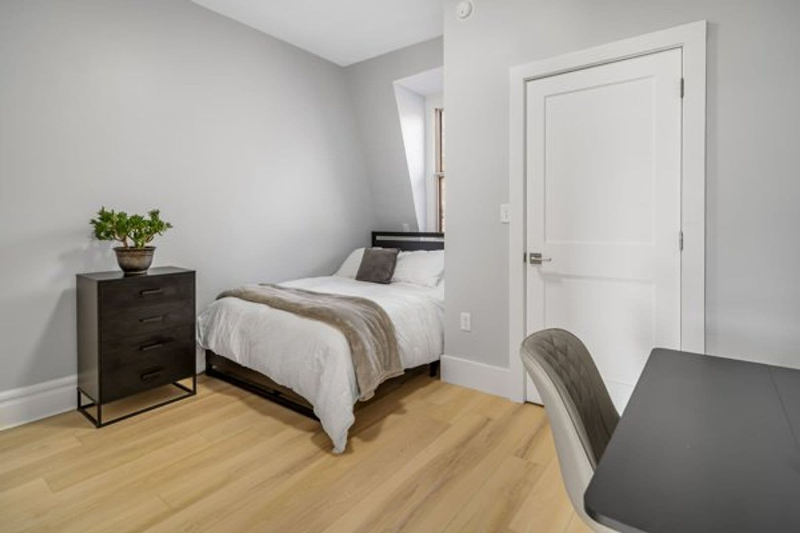 Ithaca Apartment: 702 E State St