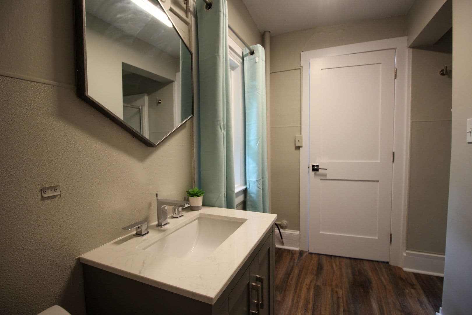 Ithaca Apartment: 522 Stewart Ave