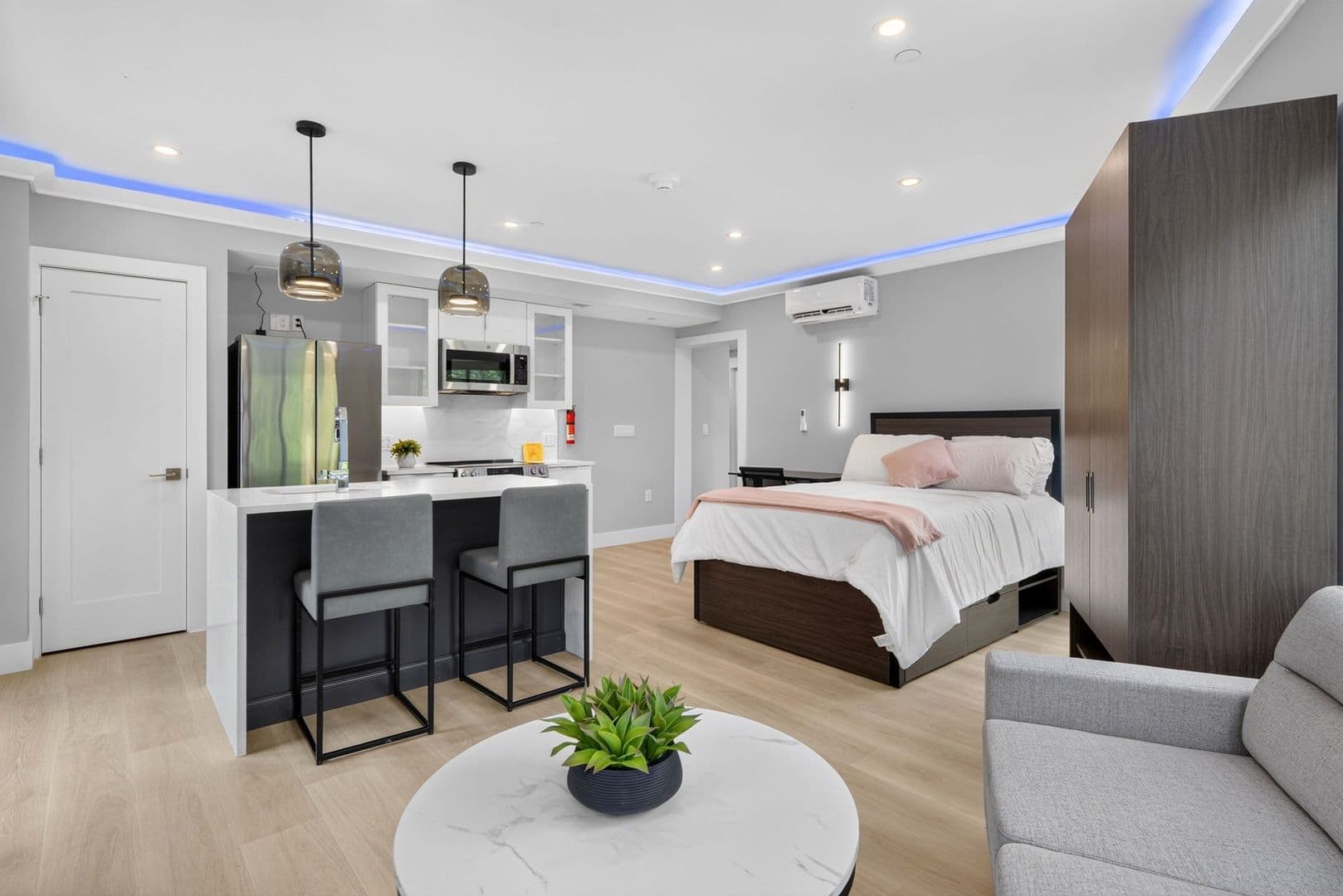 Ithaca Apartment: 201 Oak Avenue