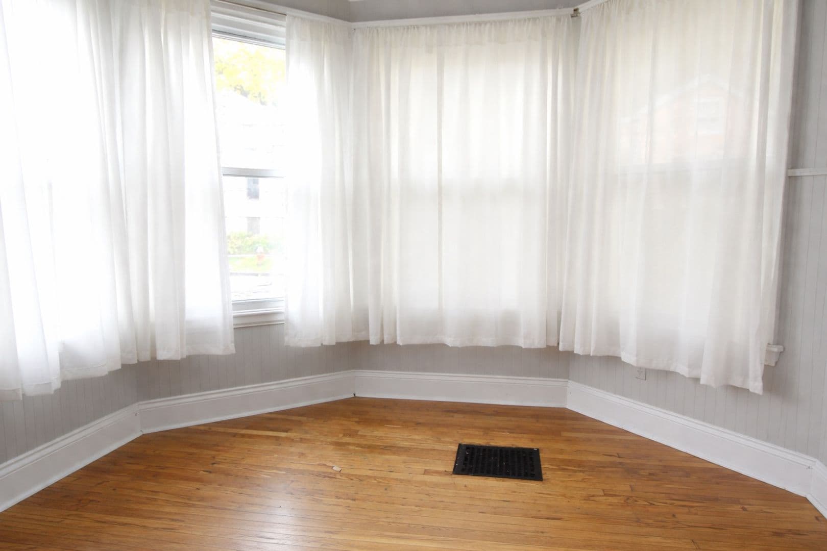 Ithaca Apartment: 313 Farm St.