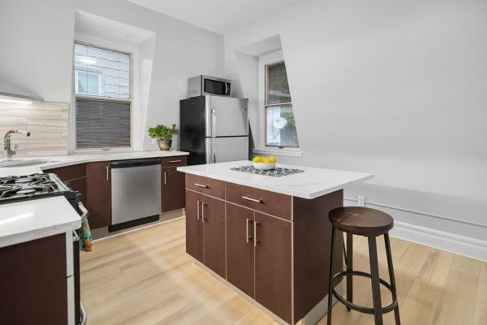 Ithaca Apartment: 702 E State St