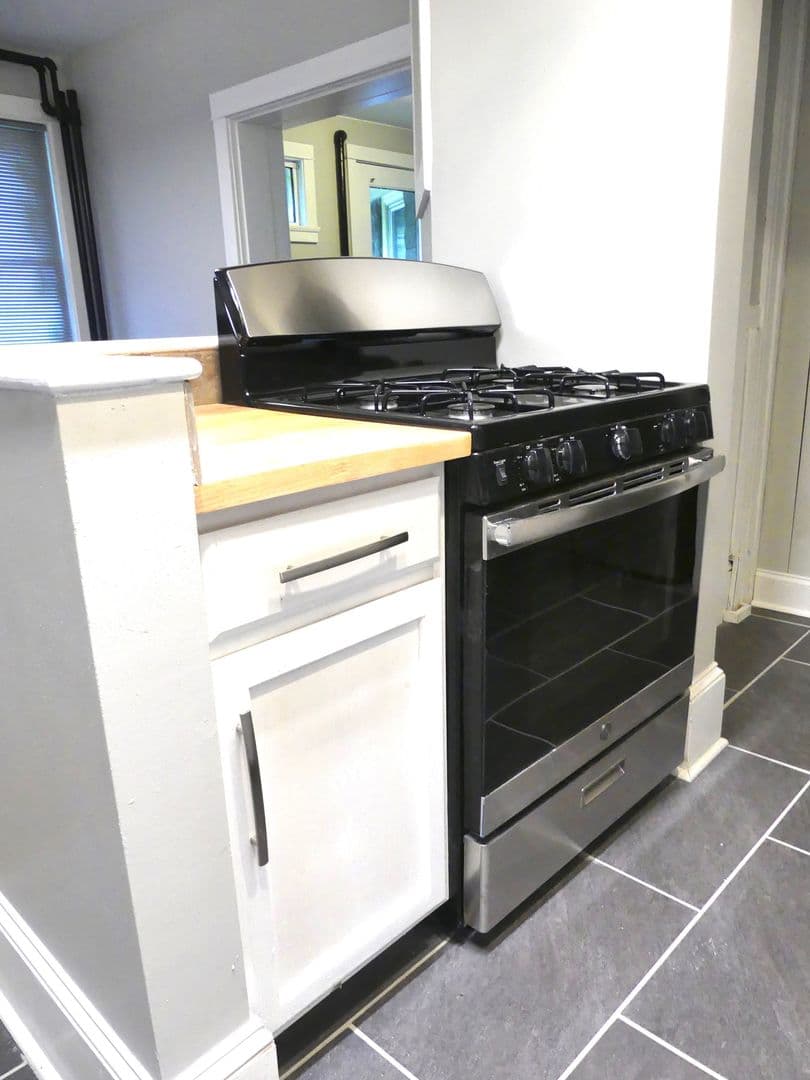 Ithaca Apartment: 609 E State St