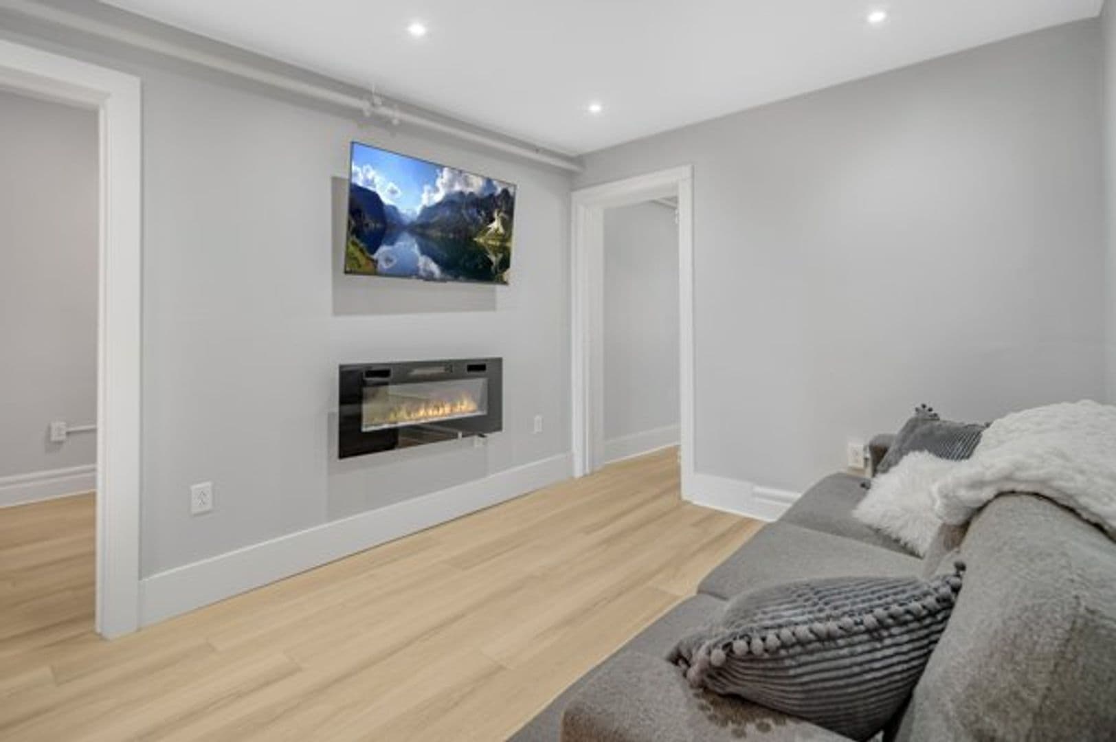 Ithaca Apartment: 702 E State St
