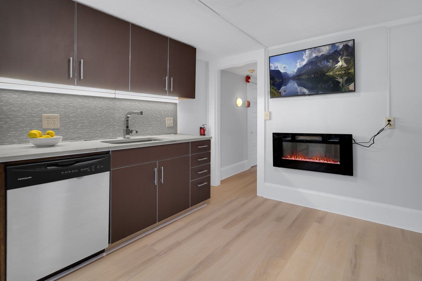 Ithaca Apartment: 104 Harvard Pl
