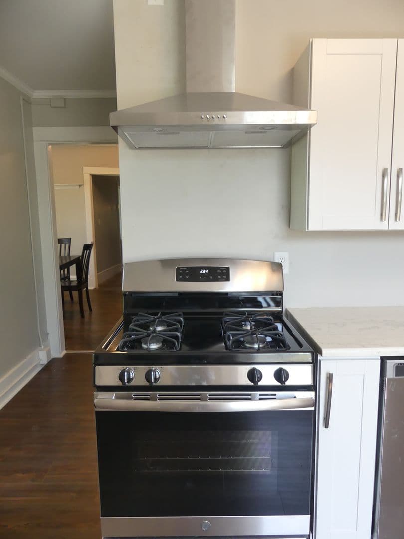 Ithaca Apartment: 609 E State St