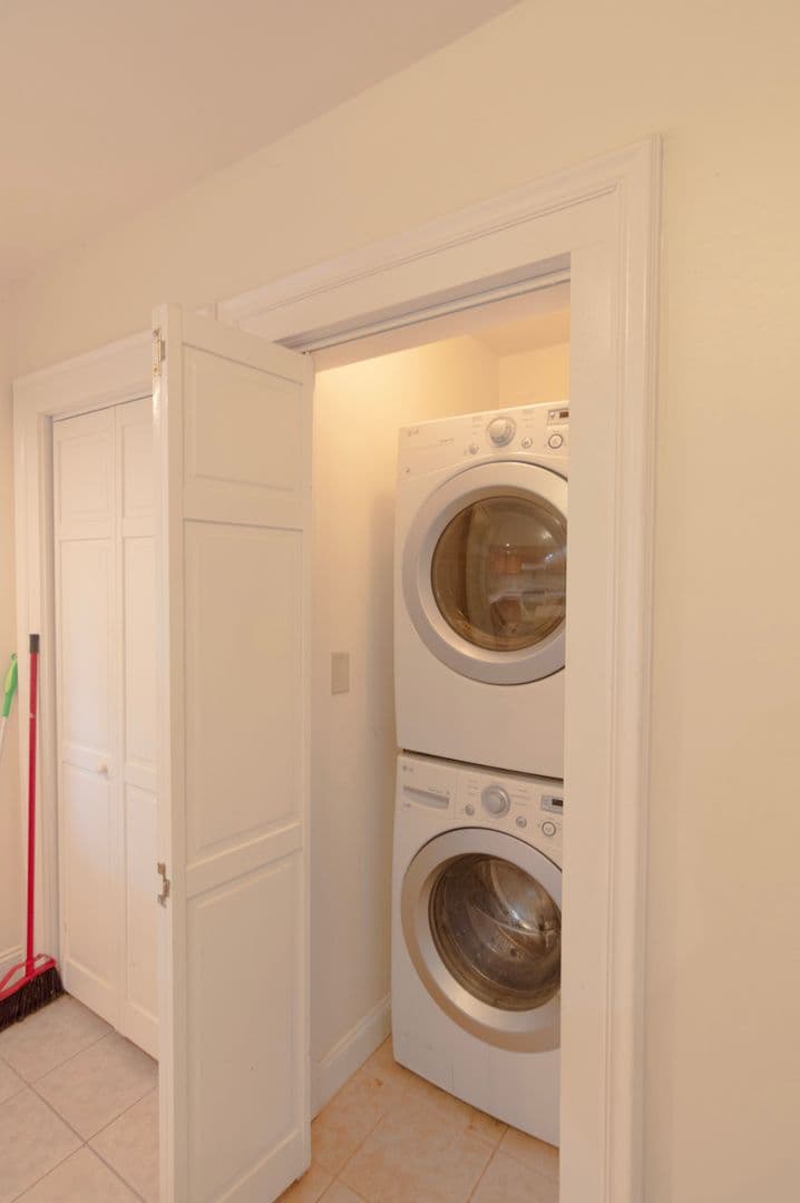 Ithaca Apartment: 232 S Geneva St
