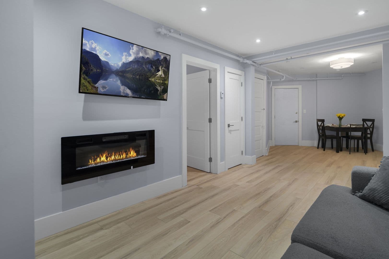Ithaca Apartment: 702 E State St
