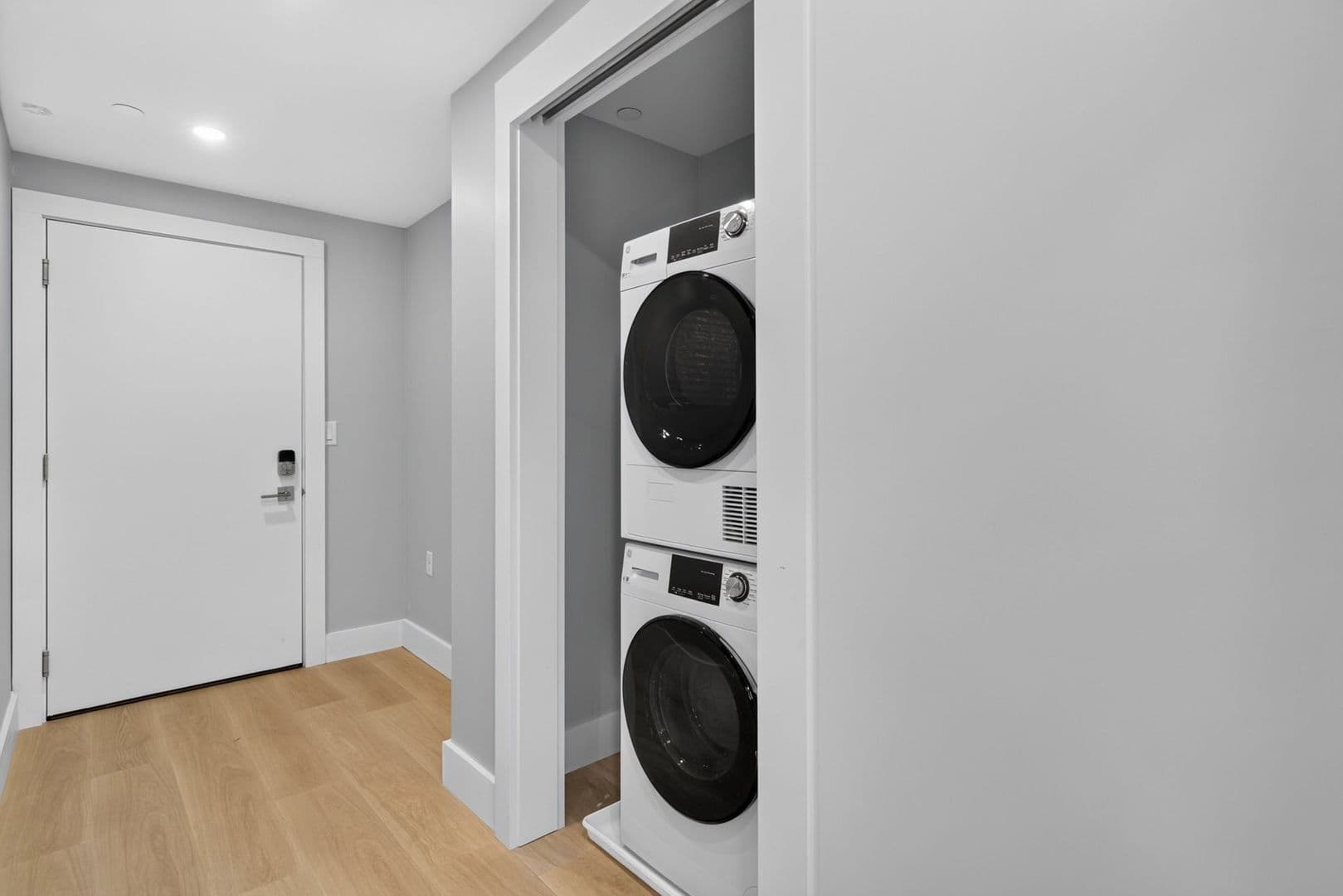 Ithaca Apartment: 201 Oak Avenue