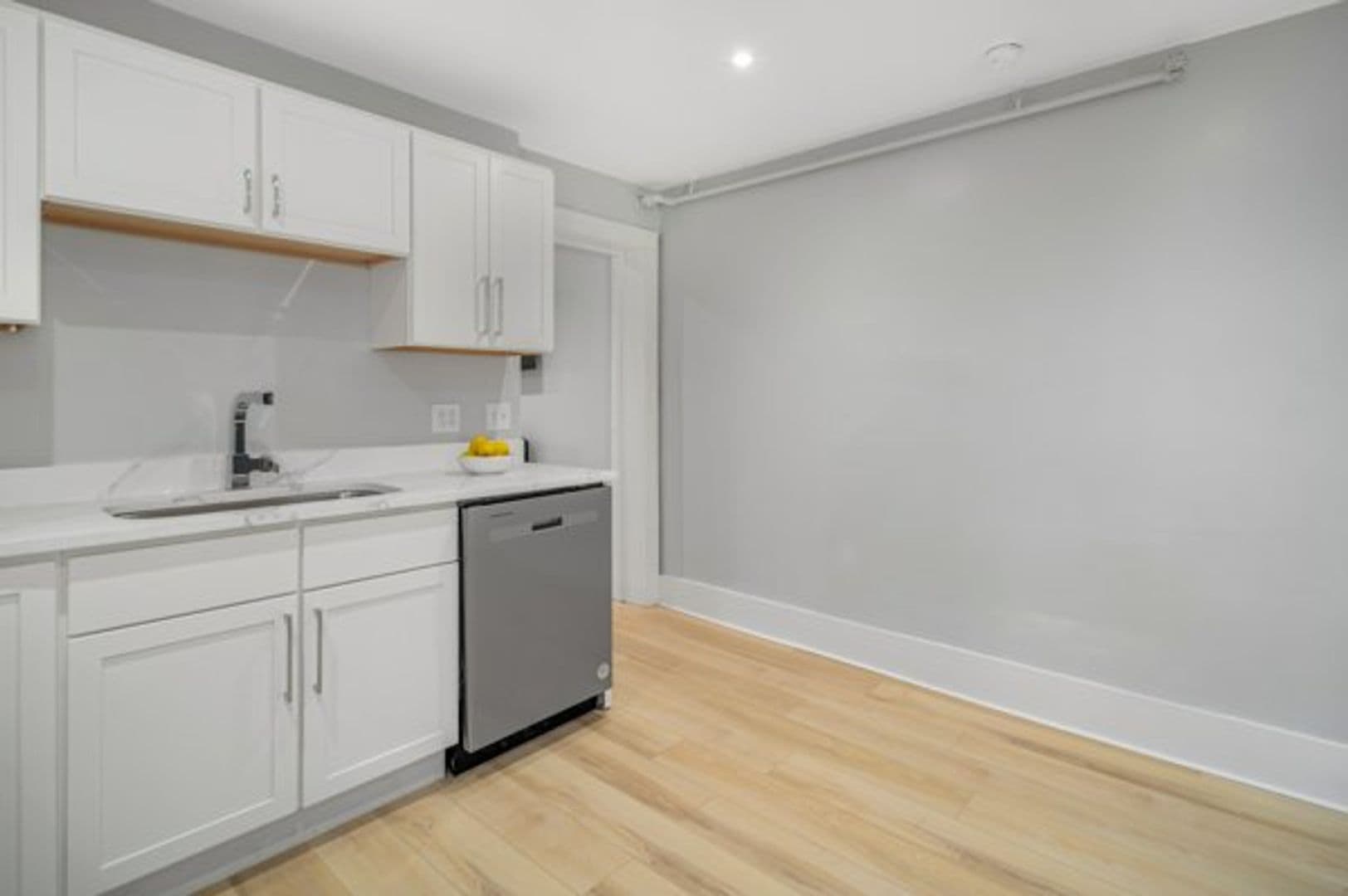 Ithaca Apartment: 702 E State St