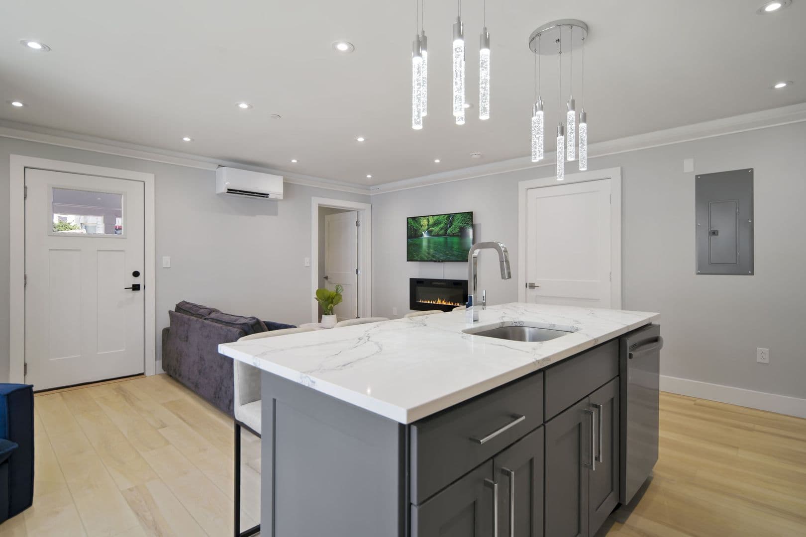 Ithaca Apartment: 601 E State St