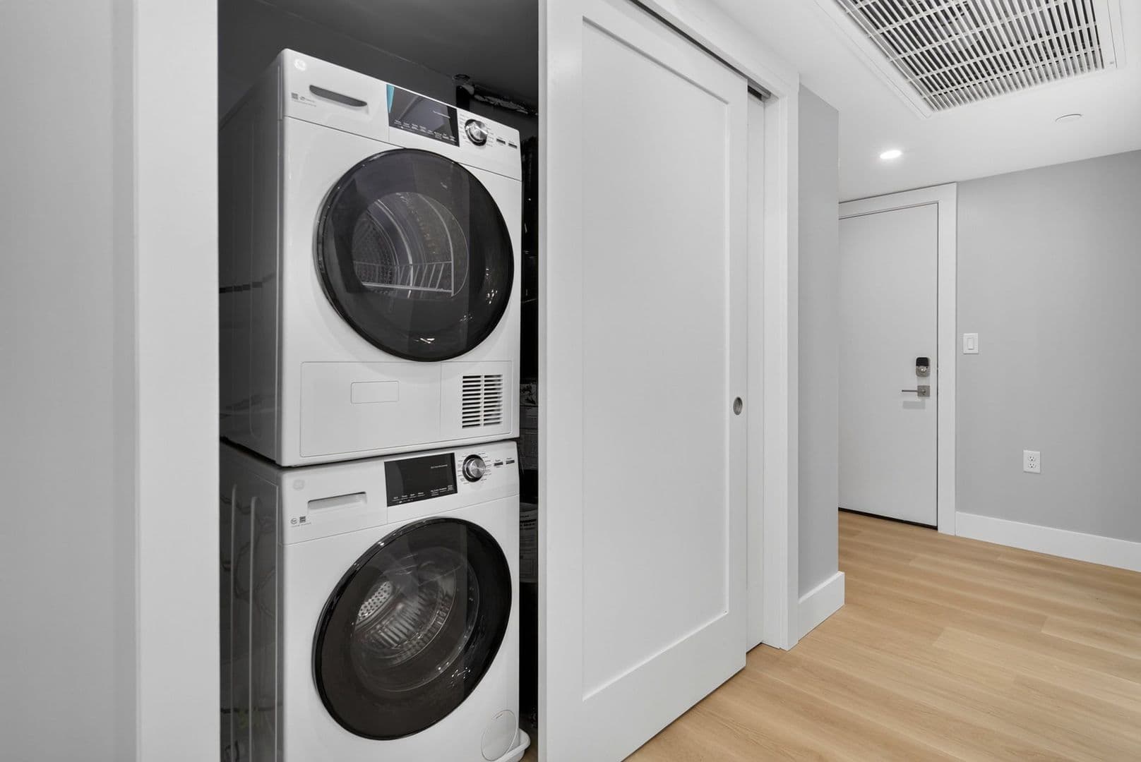 Ithaca Apartment: 201 Oak Avenue