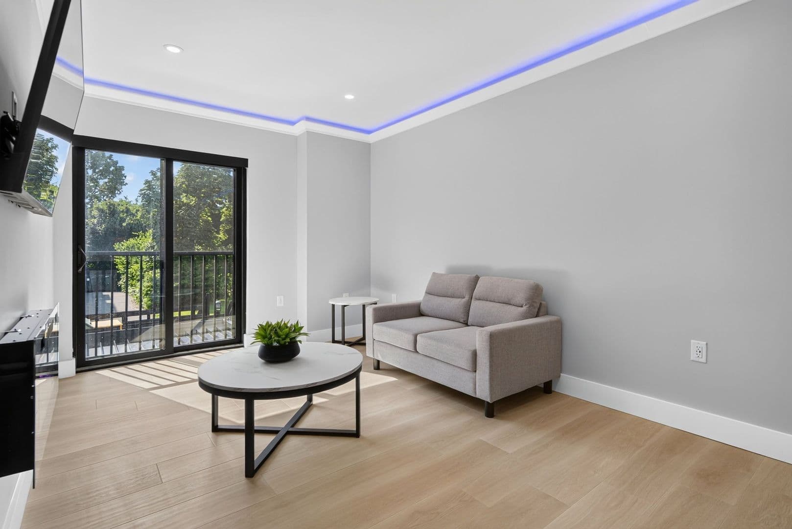 Ithaca Apartment: 201 Oak Avenue