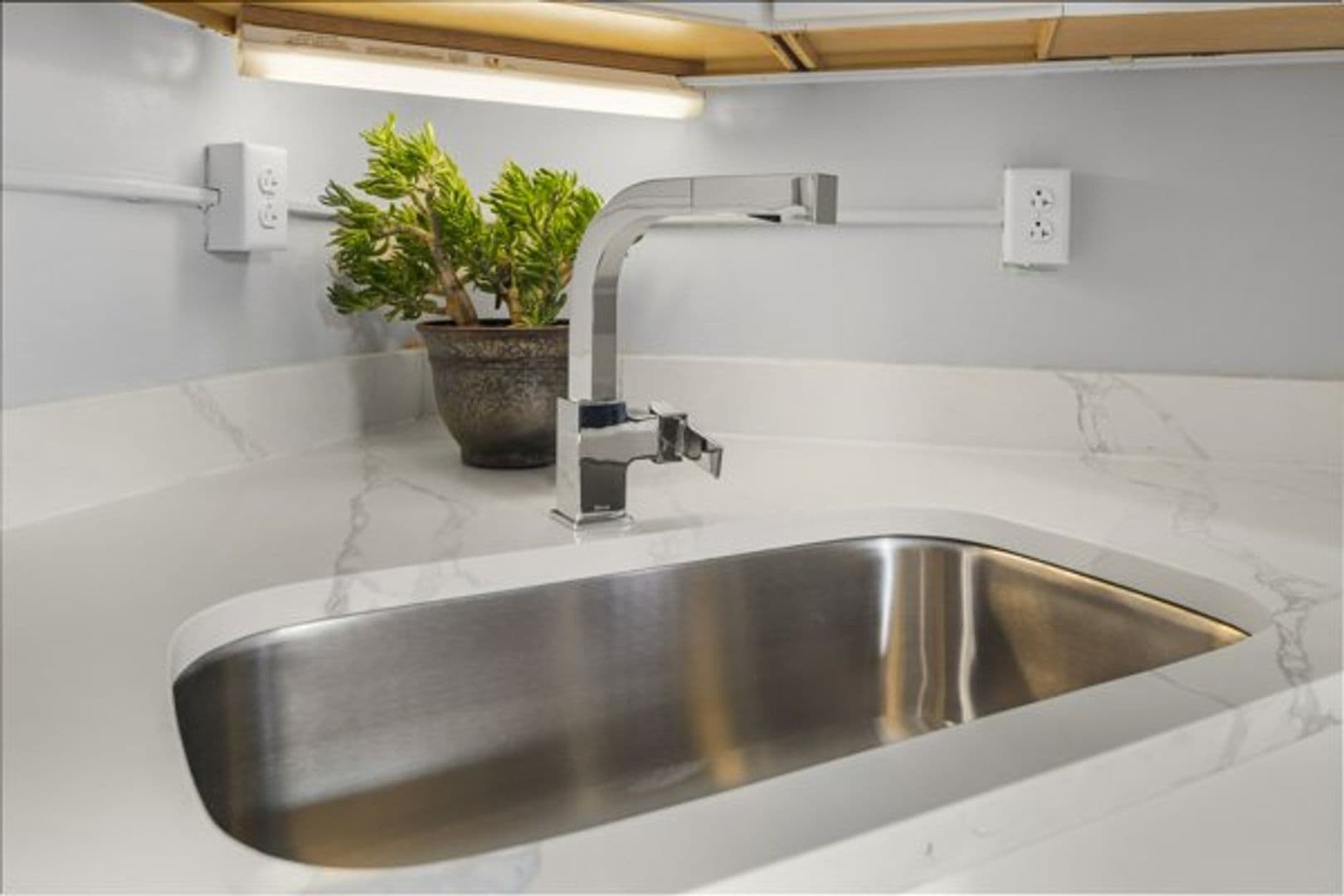 Ithaca Apartment: 702 E State St