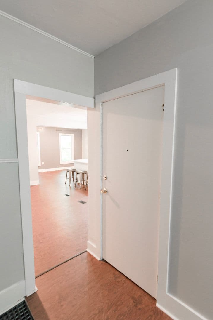 Ithaca Apartment: 1002 N. Aurora St.