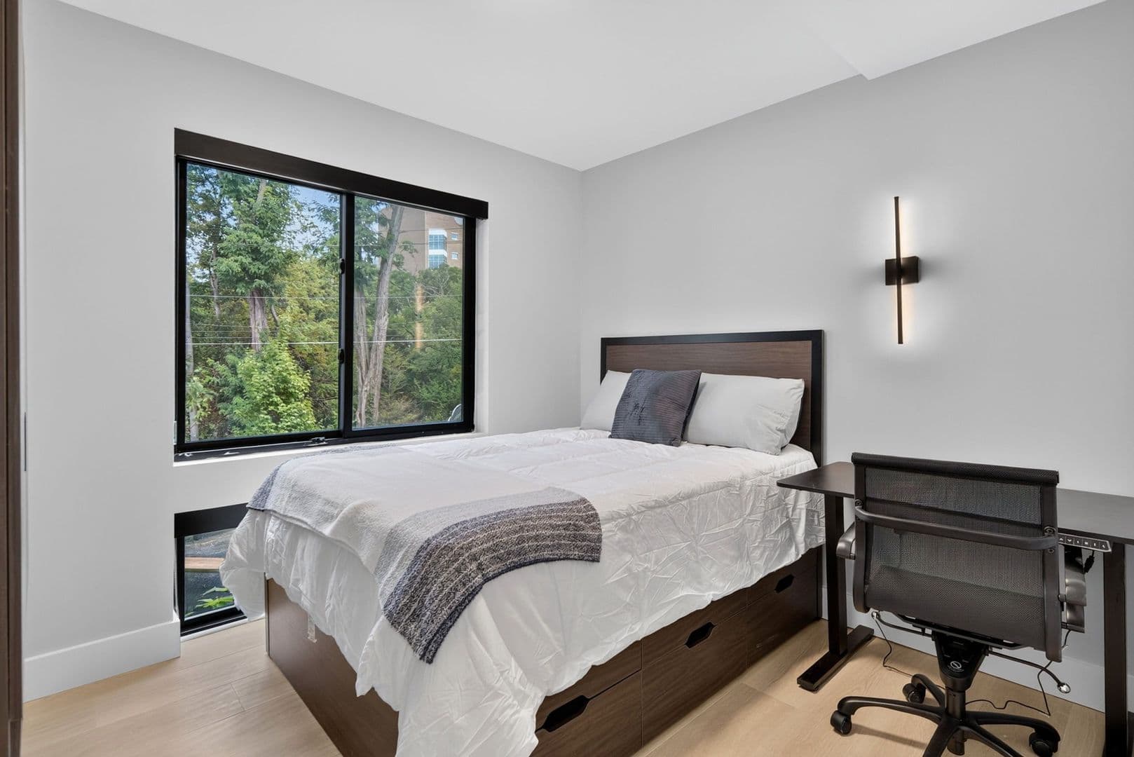 Ithaca Apartment: 201 Oak Avenue
