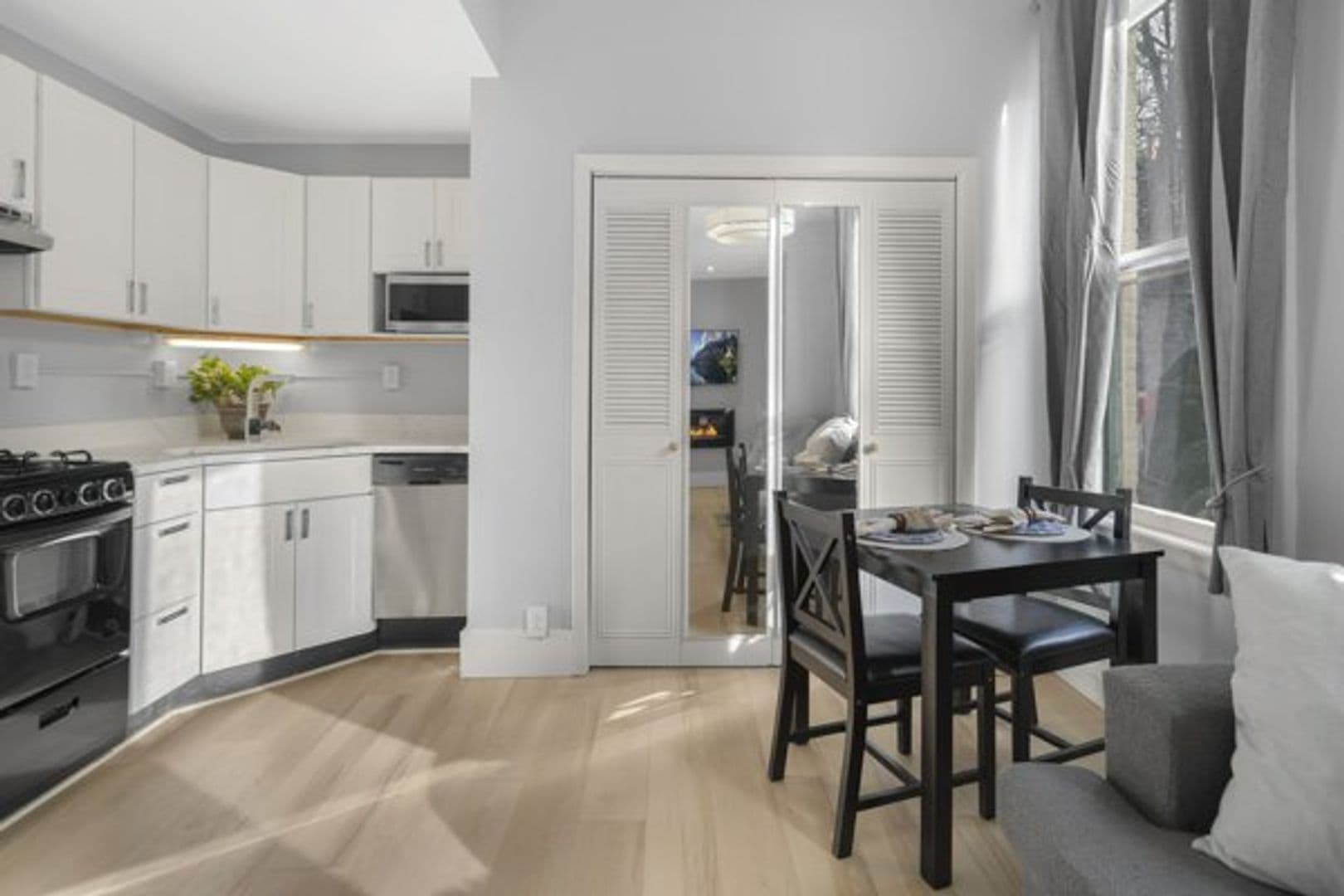 Ithaca Apartment: 702 E State St