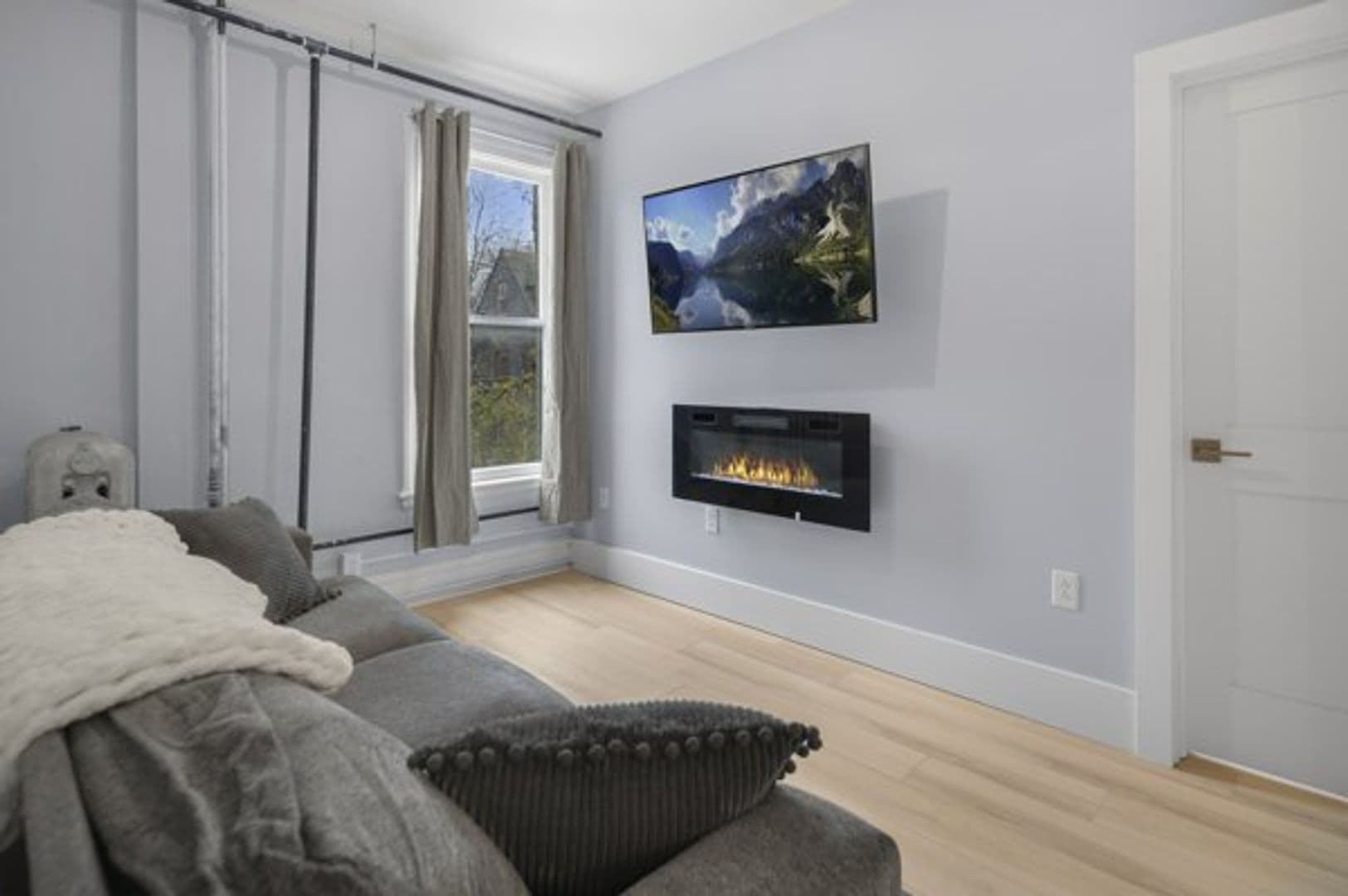 Ithaca Apartment: 702 E State St