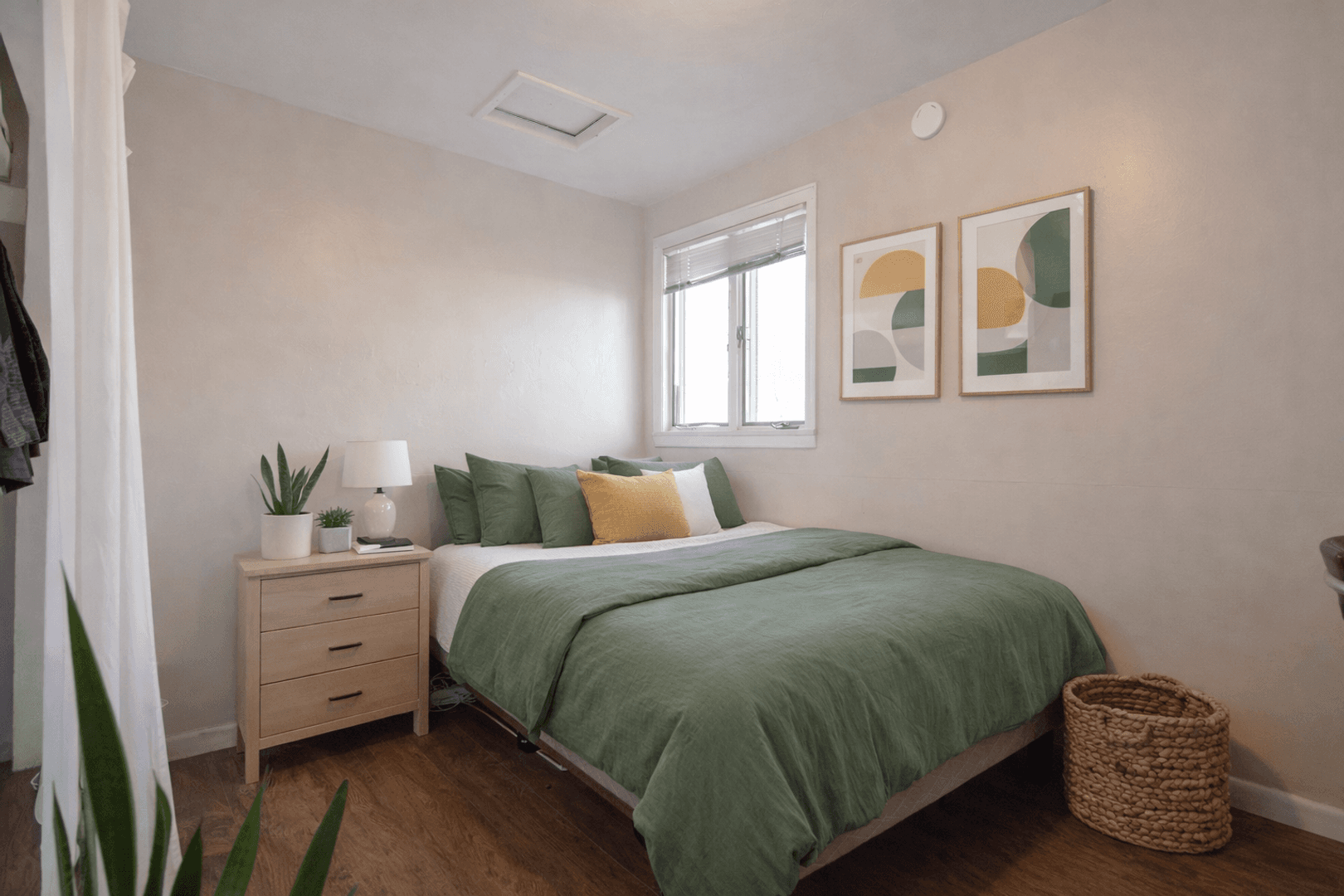 Ithaca Apartment: 605 S Aurora St