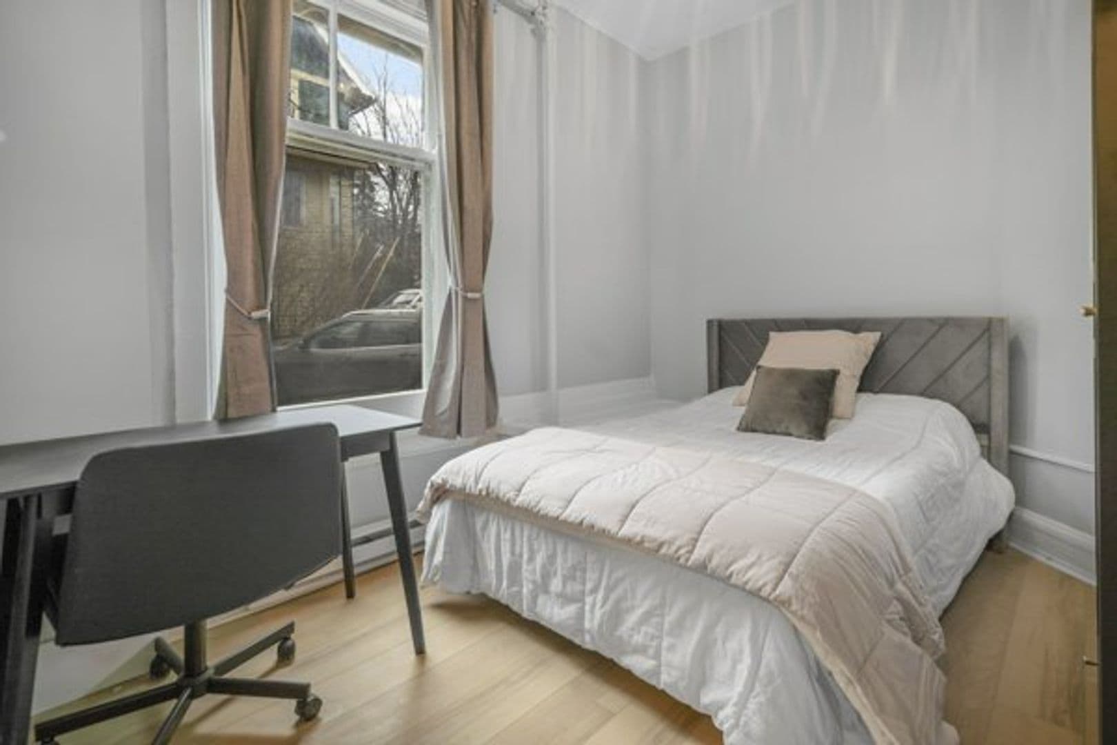 Ithaca Apartment: 210 Delaware Ave