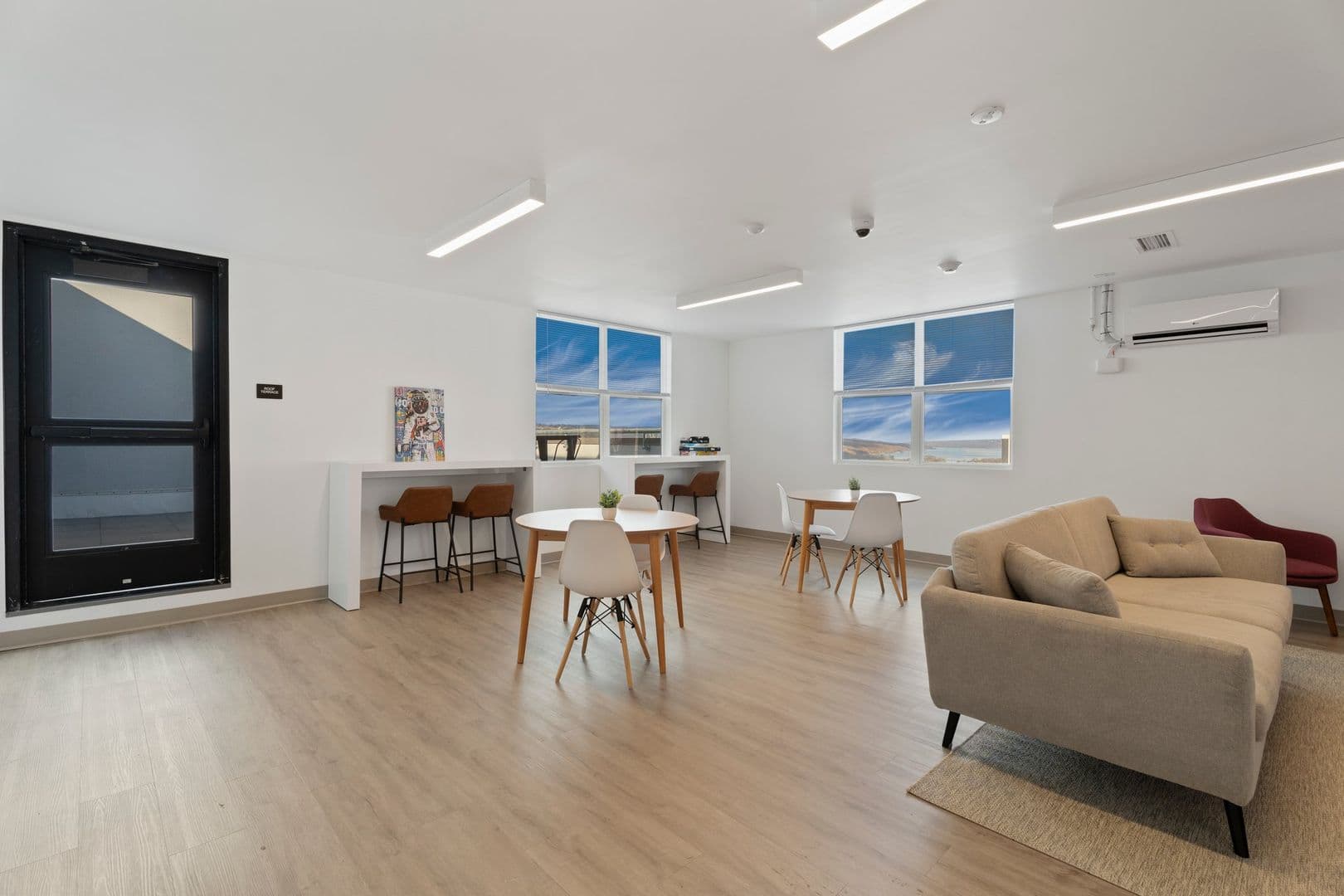 Ithaca Apartment: 815 S Aurora St