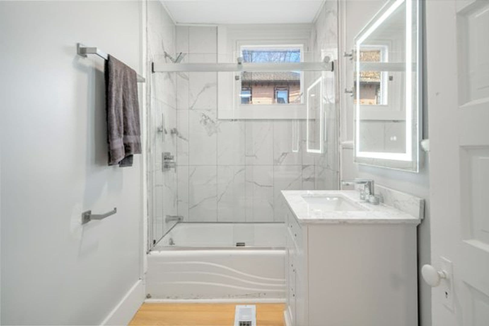 Ithaca Apartment: 210 Delaware Ave