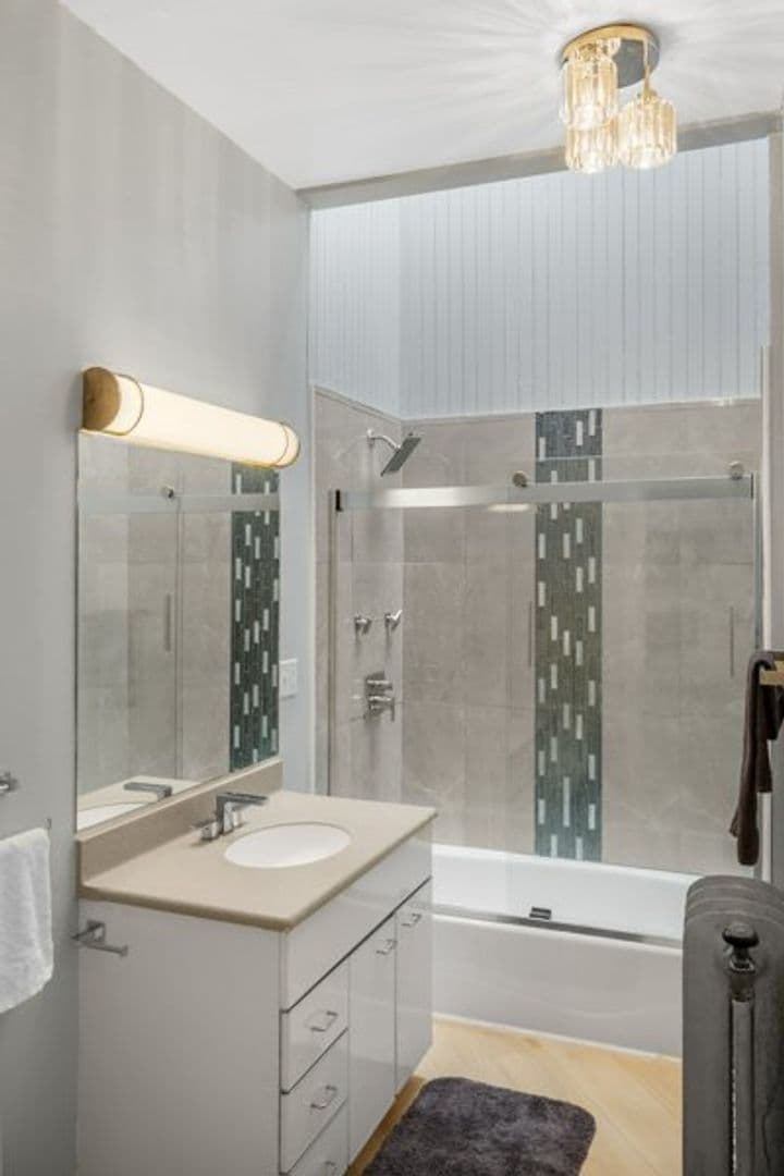 Ithaca Apartment: 702 E State St